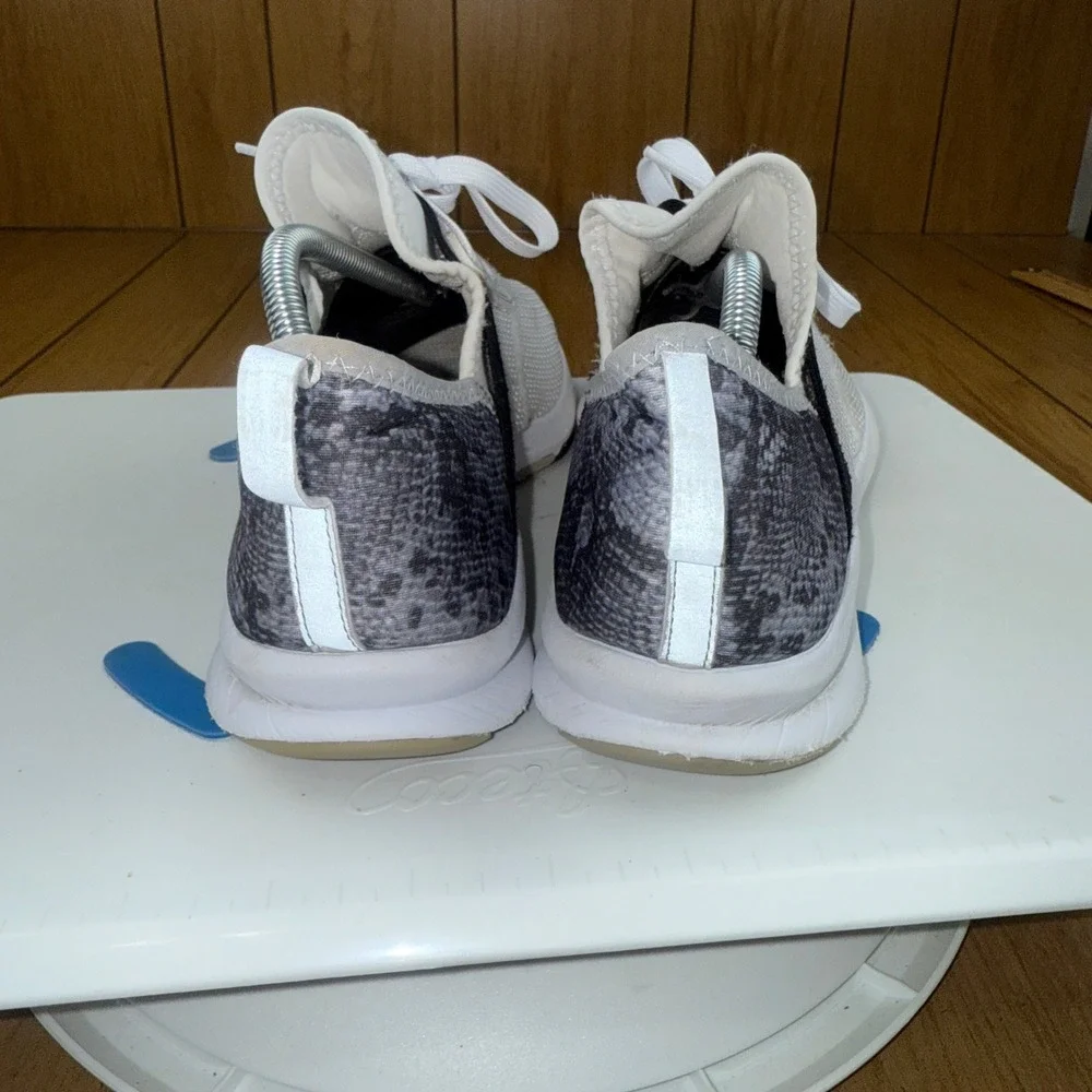 New Balance FuelCore Nergize V1 Women's White Snake Print Shoes‎ Size 8.5